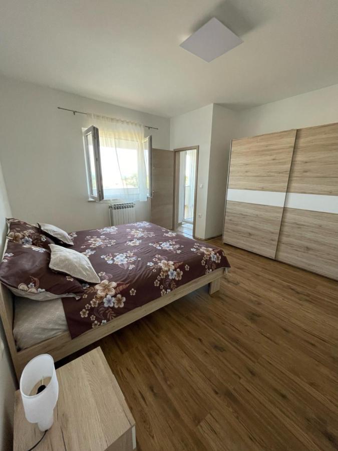 Apartman Varea Liznjan Bagian luar foto